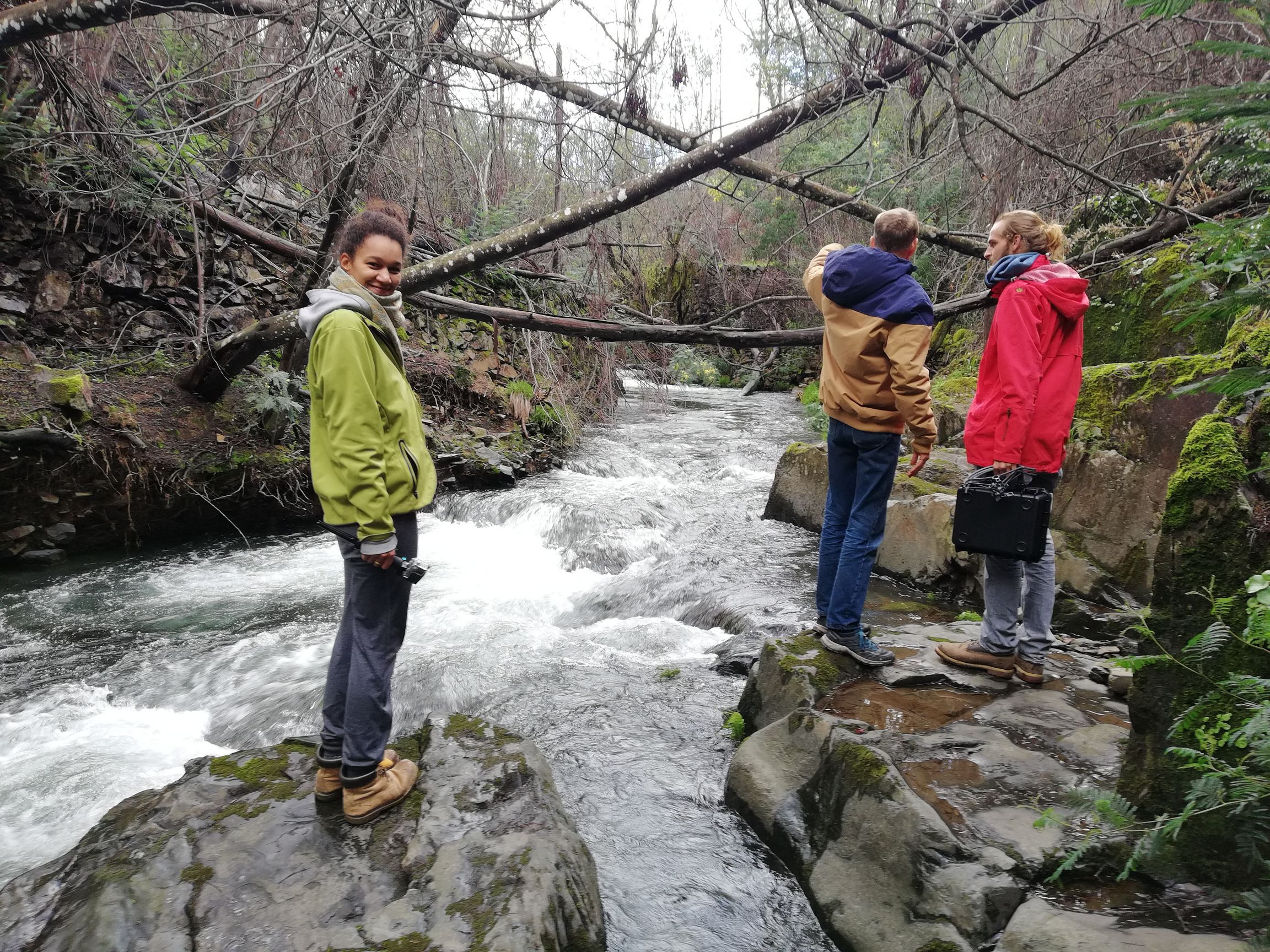 Direkt aus dem Fluss trinken